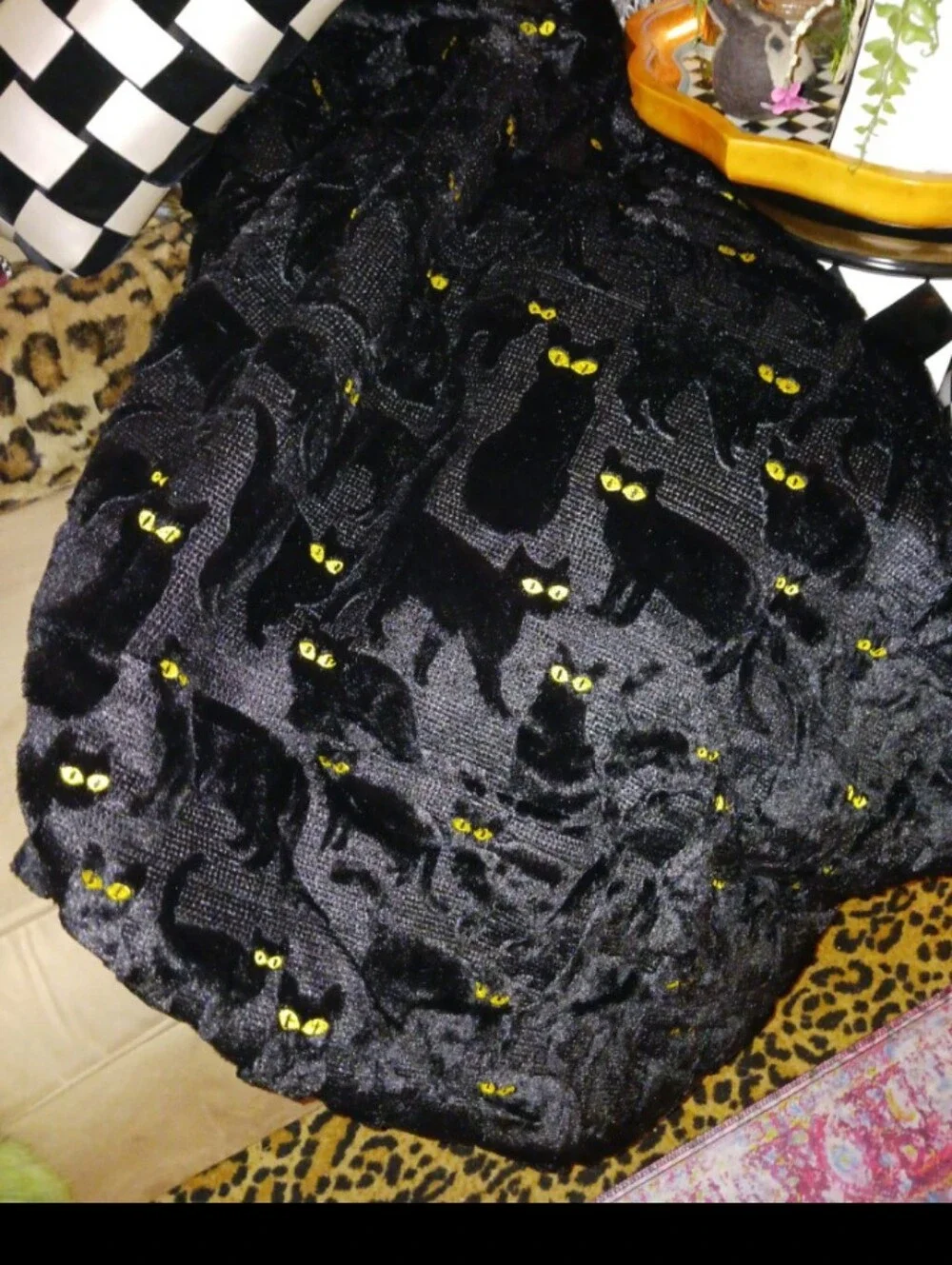 Black Cat Throw Blanket with Yellow Cat Eyes Pattern